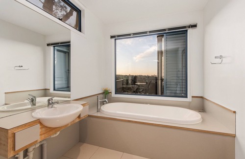 Grindelwald Hotel | River Vineyard Retreat