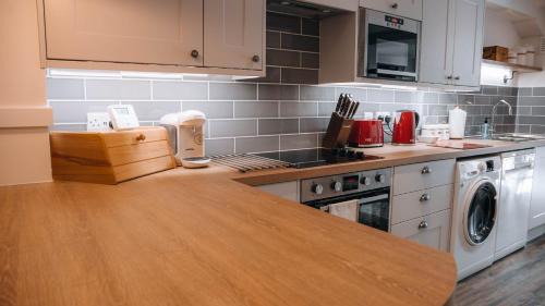 Ironbridge House | Riverbank Cottage
