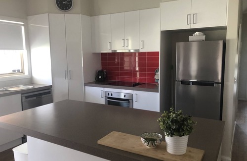 Swan Hill House | Riverbend House -tranquil relaxing getaway