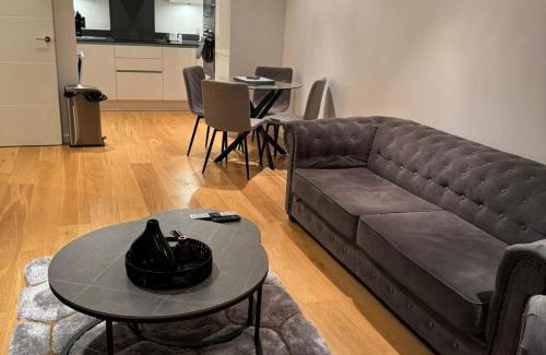 Syon Apartment | Riverfront: 2 Bed in London - Parking