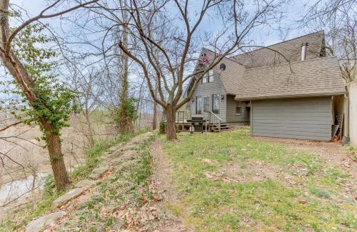 Treece House | Riverfront Baxter Springs Home with Deck and Grill!