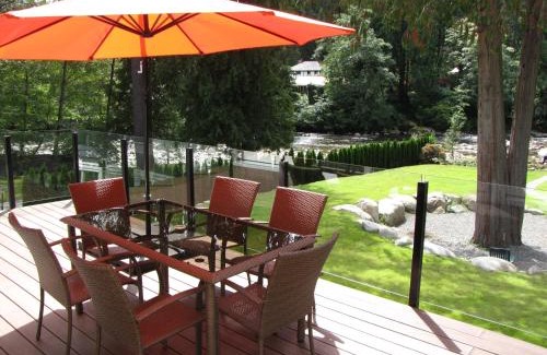 District of North Vancouver Bed & Breakfast | Riverfront Bed and Breakfast
