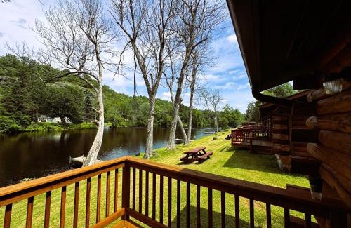 Crystal Falls House | Riverfront Cabin #1
