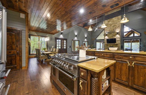 Golden Cabin | Riverfront Cabin-160 acres/Mtn & River Views!Hiking &ATV Trails!Kayaks Provided!