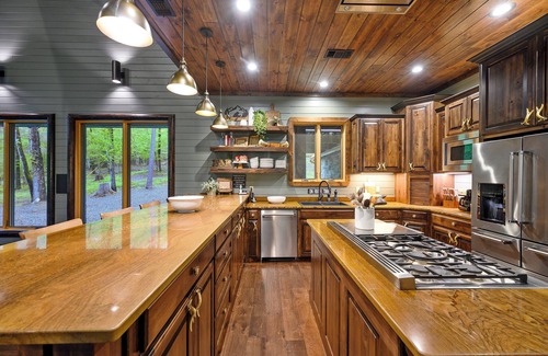 Golden Resort | Riverfront Cabin, Bunkhouse & Saloon-160 Acres/ATV Trails!Kayaks Provided!
