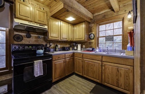 Luray Cabin | Riverfront Cabin! Farm, Fireplaces, Trail & Kayaks