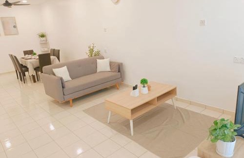 Telok House | Riverfront City, Up to 8 Pax, 3 Bedrooms, 2 Bathrooms, 2 Car Park by Star Home