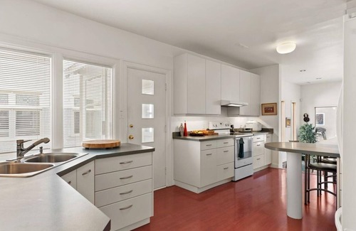 Saskatoon Downtown House | Riverfront City View Home, on Iconic Street, walking distance of all amenities