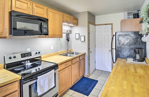 Dixon Cabin | Riverfront Dixon, Illinois, Vacation Rental!