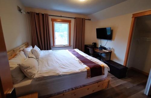 Banff Bed & Breakfast | Riverfront Estate Bed&Breakfast Banff