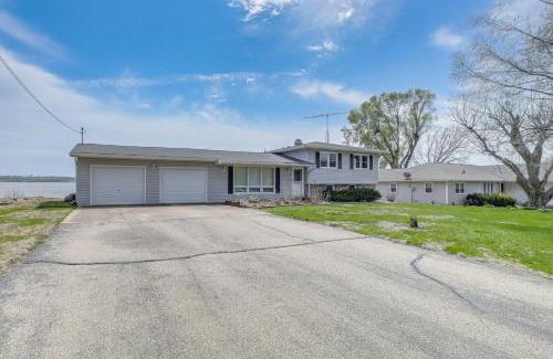 Argyle House | Riverfront Gem with Kayaks and Yard in Montrose!