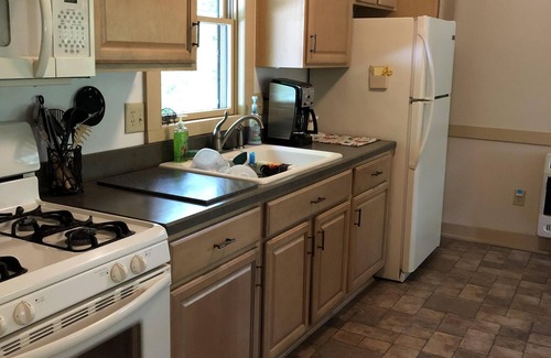Strasburg House | Riverfront - Happy Peach on the Shenandoah