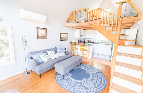 Jennings Lodge Cottage | Riverfront Portland Area Cottage. The ultimate romantic and peaceful retreat!