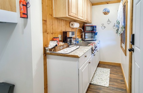 Chiloquin Apartment | Riverfront Resort Cabin ~ 21 Mi to Crater Lake!