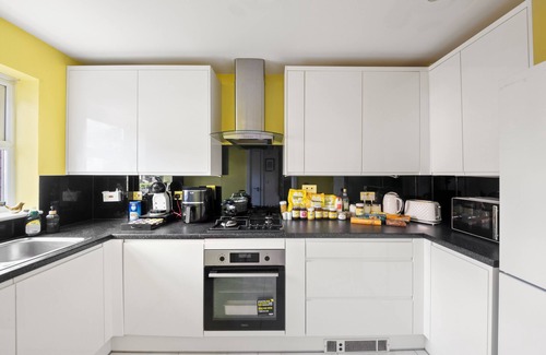Reading House | Riverfront Retreat in Reading with parking