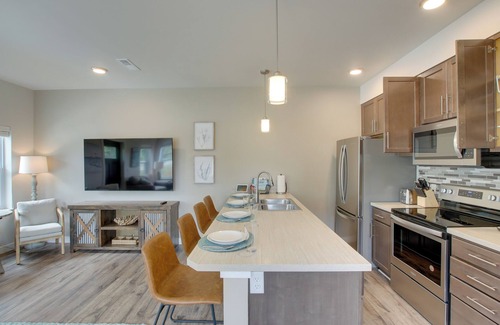 Sheboygan Apartment | Riverfront Sheboygan Townhome w/Grill!