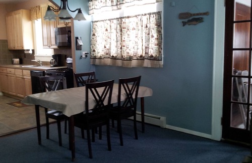 Monticello House | Riverfront Ski & Fishing retreat, steps from the slopes!