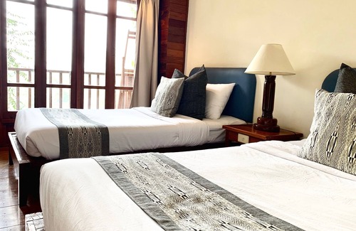 Mae Sariang Hotel | Riverhouse Hotel - The Teak House