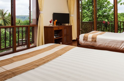 Mae Sariang Hotel | Riverhouse Resort