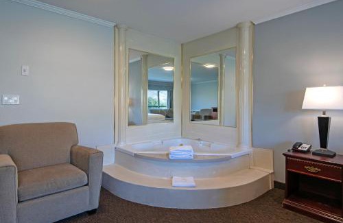 City Centre Hotel | Riverland Inn & Suites