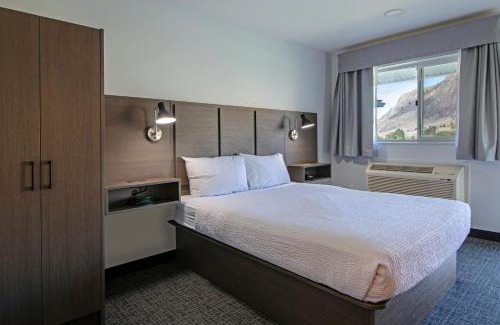 City Centre Hotel | Riverland Inn & Suites
