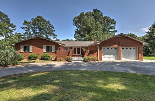 Reedville House | Rivers Edge Retreat with Kayaks and River Access!