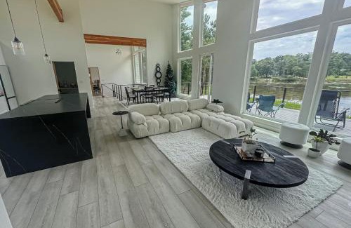 Edwardsville House | Riverside Bliss
