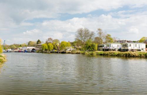 Evesham House | Riverside cottage
