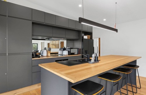 Anglesea House | Riverside Escape, easy access to local attractions.