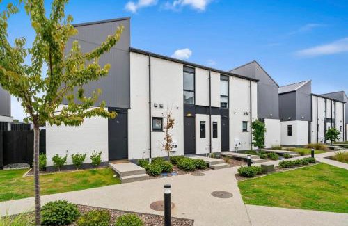Albert Town Apartment | Riverside Escape