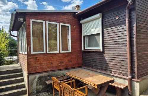Chlaba House | Riverside Forest Guesthouse