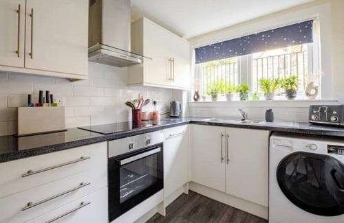 Perth Apartment | Riverside Garden Apartment with lovely River Tay views and parking nn