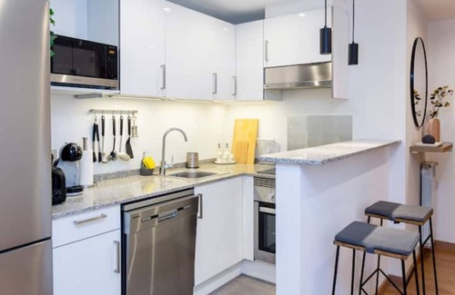 Ransol Apartment | Riverside Gem: Refurbished by Ski Lift & Parking