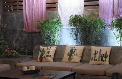 Khuekkhak House | Riverside Guesthouse