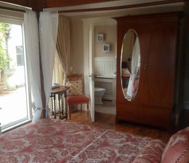 Dundalk Bed & Breakfast | Riverside Lodge