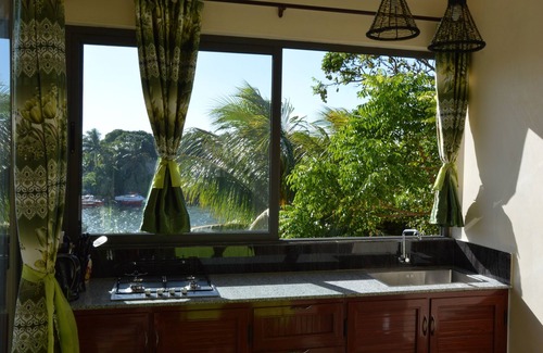 Grand River South East House | Riverside Holiday Home