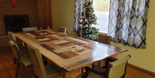 North Tazewell House | Riverside Retreat and Arcade