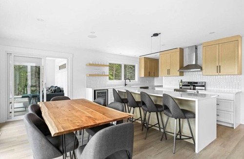 Weldford Cottage | Riverside Retreat - Luxury getaway w/hot tub