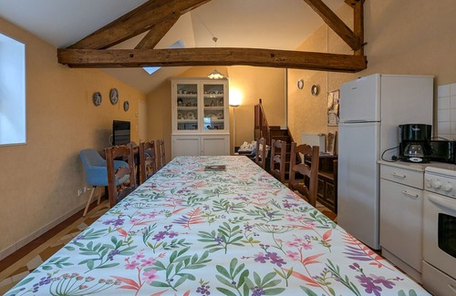 Martizay Cottage | Riverside Retreat: Cozy Cottage with Terrace, Close to Nature Park & Thermal Spa