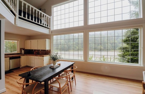 Concrete House | Riverside Retreat - Skagit River with hot tub+fire pit+views