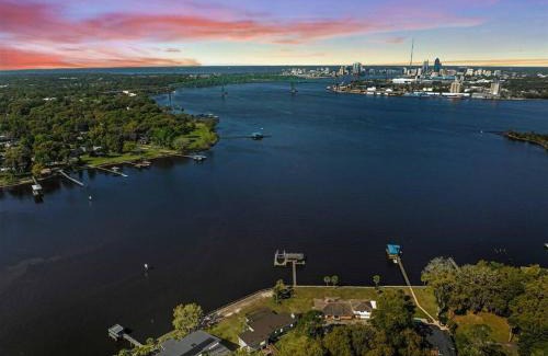 Jacksonville House | Riverside Retreat Waterfront, Fishing, Parks Music
