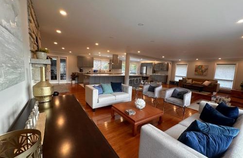 Foxboro House | Riverside stylish four bedroom house