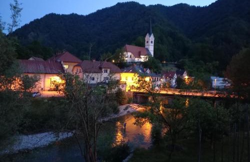 Spodnja Idrija Apartment | Riverside Villa Avo - Apartment Martin