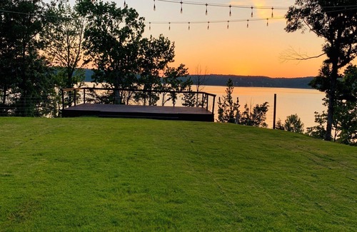 Cherokee House | RIVERTON LAKESIDE COTTAGE ON PICKWICK LAKE