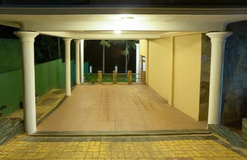 Sirimalwatta House | Riverview Glass Room