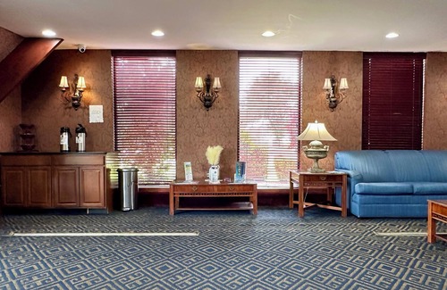 Somerset Hotel | Riverview Inn & Suites