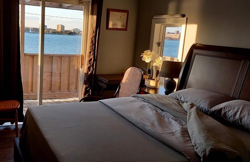 Walkerville Bed & Breakfast | Riverview , waterfront, homestay, bnb
