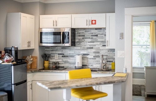 Melbourne Apartment | Riverview Yellow: Downtown Melbourne Apartment