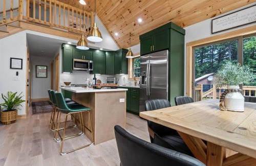 Brownfield Ski Chalet | Riverwood Cabin 20 mins to North Conway