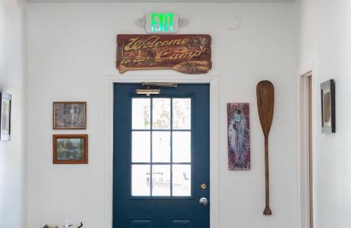 Delta House | Riverwood Inn Hotel Deluxe King Suite